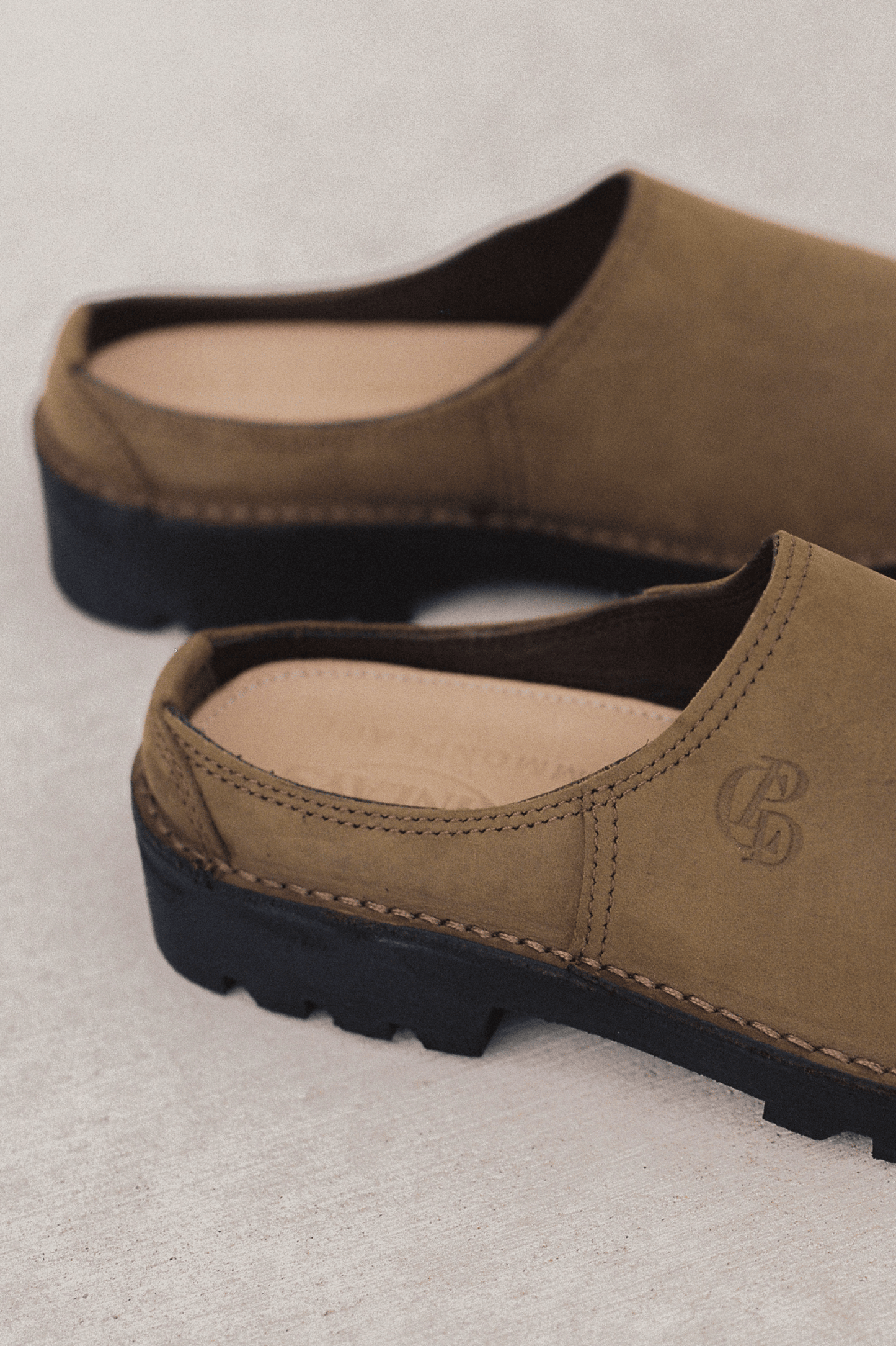 Mckinlays x Commonplace Anderson Slip On - Khaki