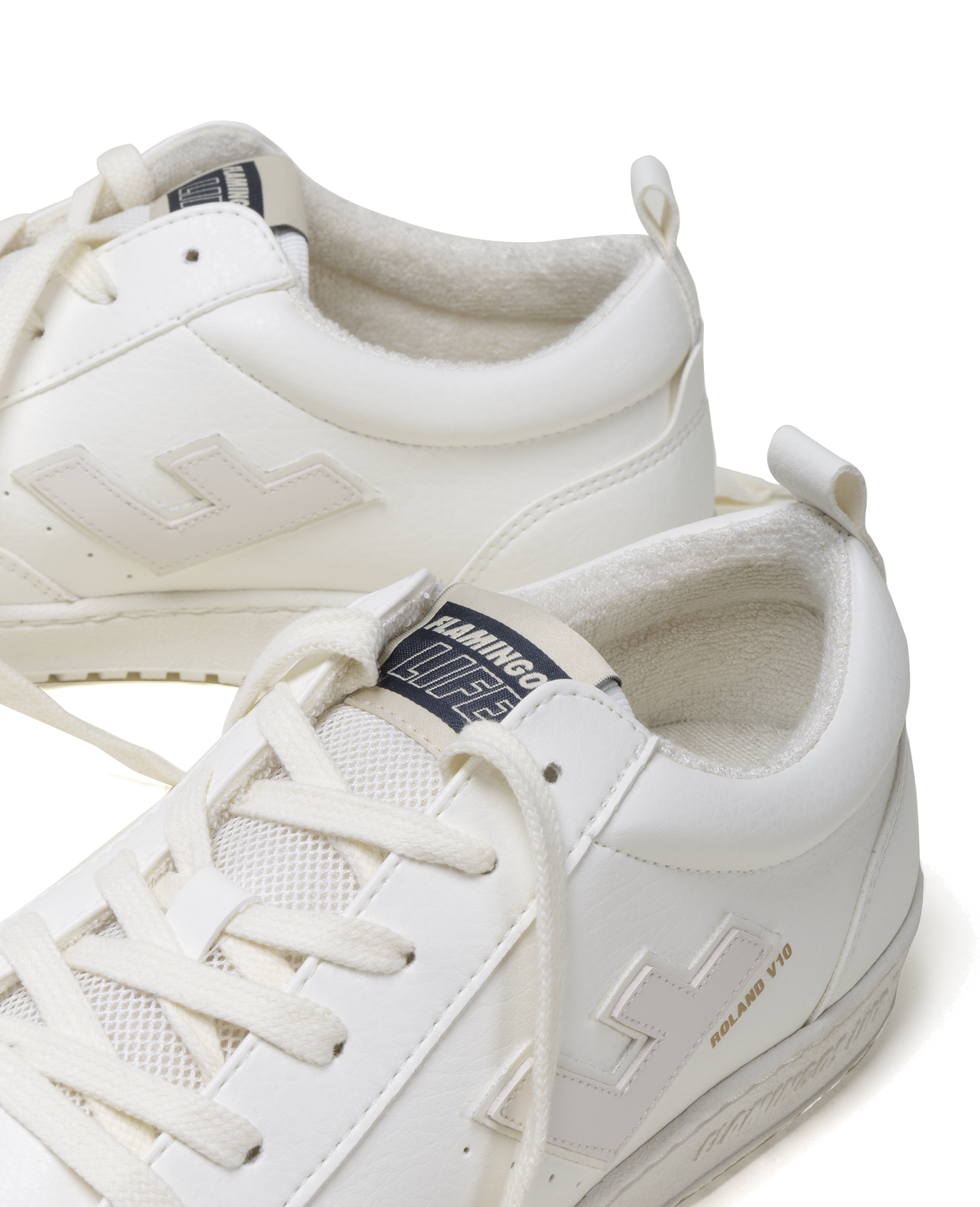 Roland V.10 - All White