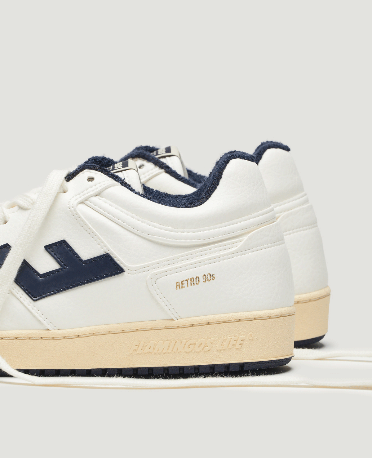 Retro 90's White Vanilla Navy